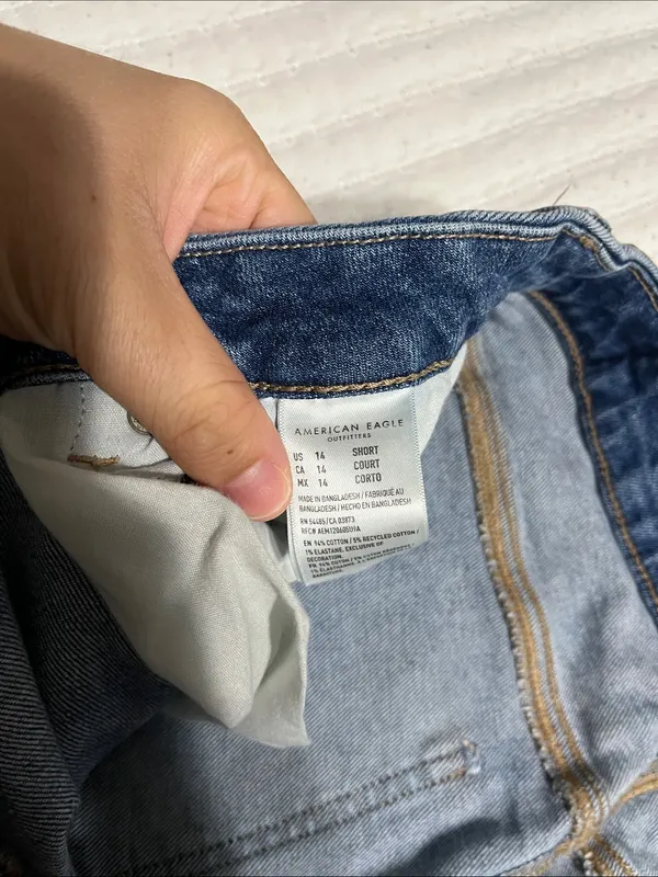 American Eagle Outfitters Straight-Leg Women's Jeans in Medium Blue Wash - Image 3