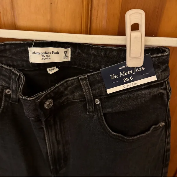 NWT Abercrombie & Fitch Curve Love High Rise Mom Jeans: Washed Black, Size 28 - Image 5