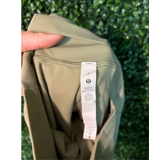 Lululemon Rosemary Green HR Align Biker Shorts Size 6 - Image 3