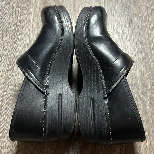 Dansko Leather Clogs Size 39 (US 8.5-9) Narrow - Image 2