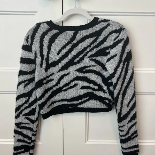 Garage zebra cropped sweater, size xs - Image 3