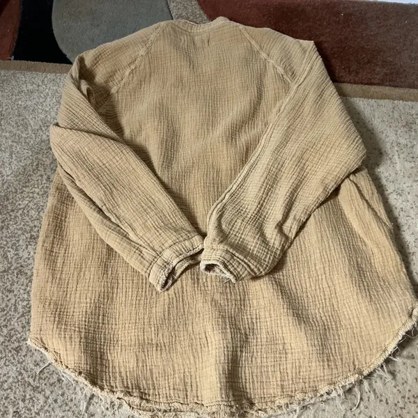 We The Free Boho Gauze Button Down Shirt Womens Medium Tan Raw Hem Oversized Top - Image 7