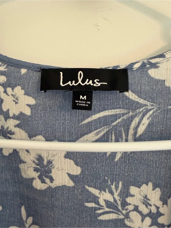 Lulus Blue‎ White Floral Wrap Dress Medium 3/4 Sleeve Ruffle Hem - Image 2