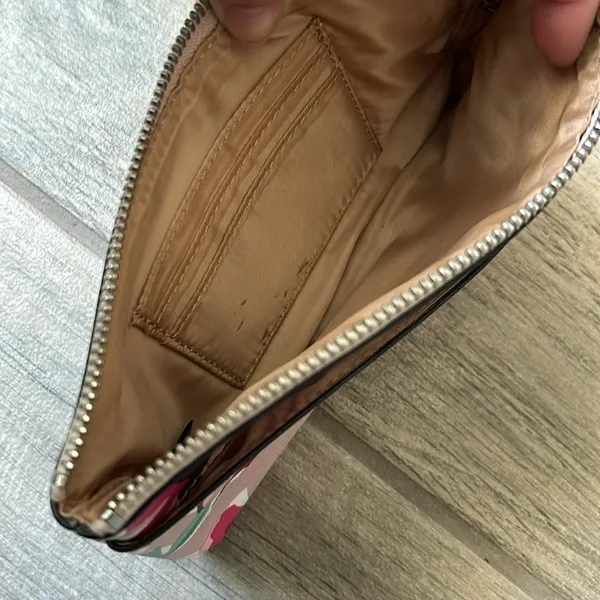 Guess floral wristlet - Image 5