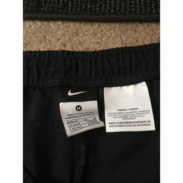 Nike Women's Black Athletic Capri Pants Pockets Size Medium - Image 4