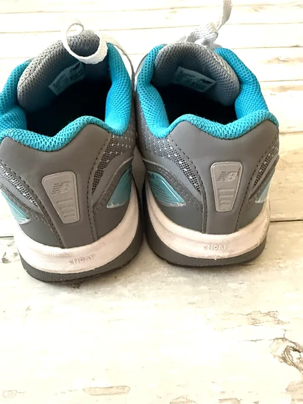 New Balance Size 6.5 Women’s Wide Sneakers Tennis Athletic Shoes Blue Gray - Image 2