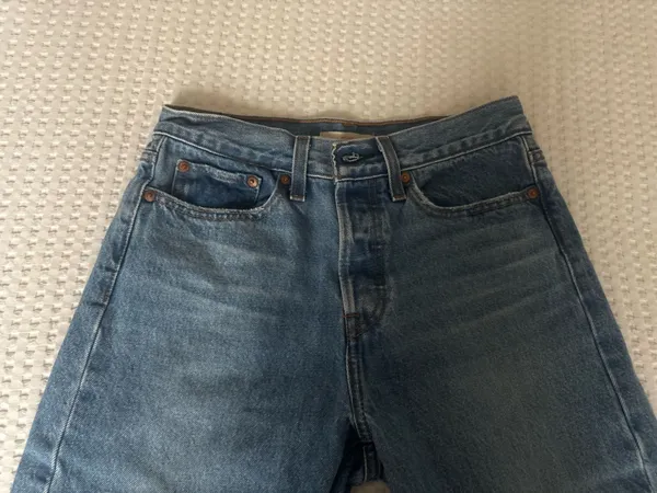 NEW WITH TAGS Levi’s Wedgie Jeans in blue, women’s size 27 - Image 2