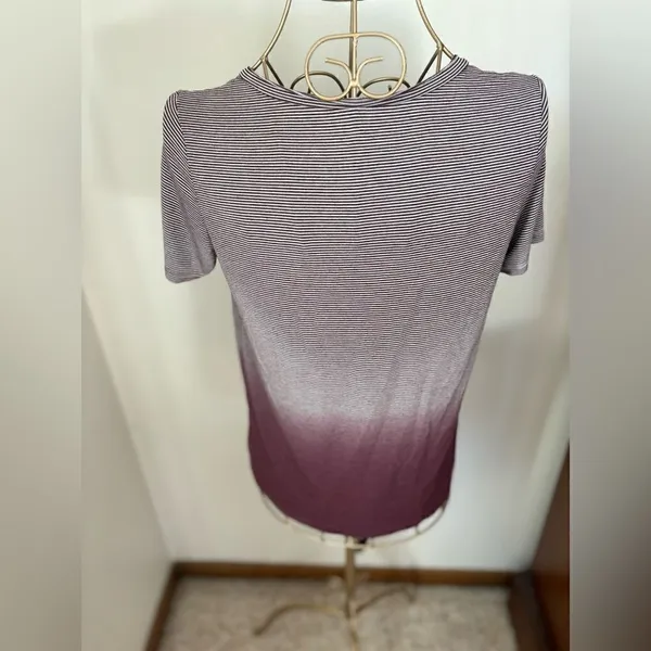 American Eagle Outfitters Crisscross V-Neck Ombre Stripe Tee Size XS - Image 9