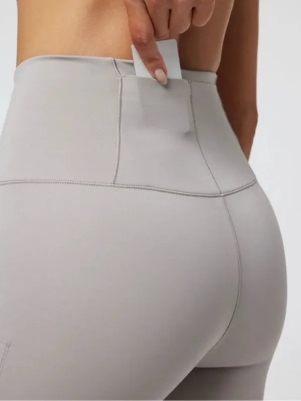 Vuori High-Rise Pocket Legging in Light Gray Size S - Image 6