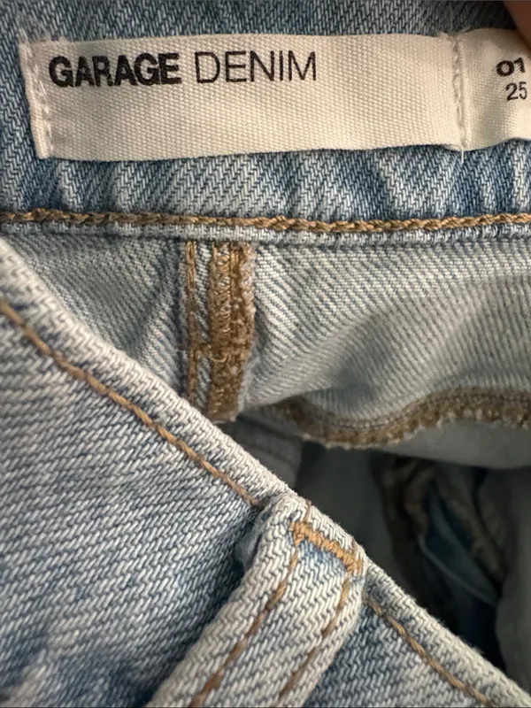 Garage Light Wash Denim Shorts size 25 - Image 5