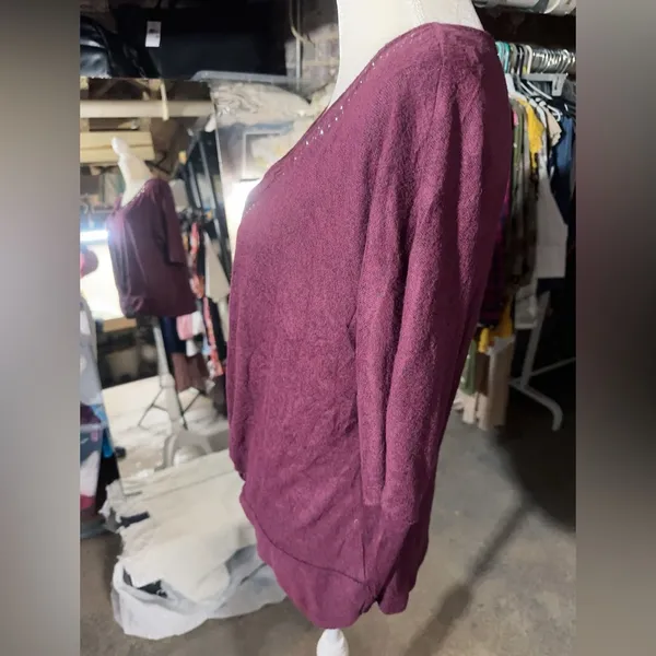 A Love Story Purple Burgundy Tunic Top Stretch Knit V-neck Dolman 3/4 Sleeve NWT - Image 2