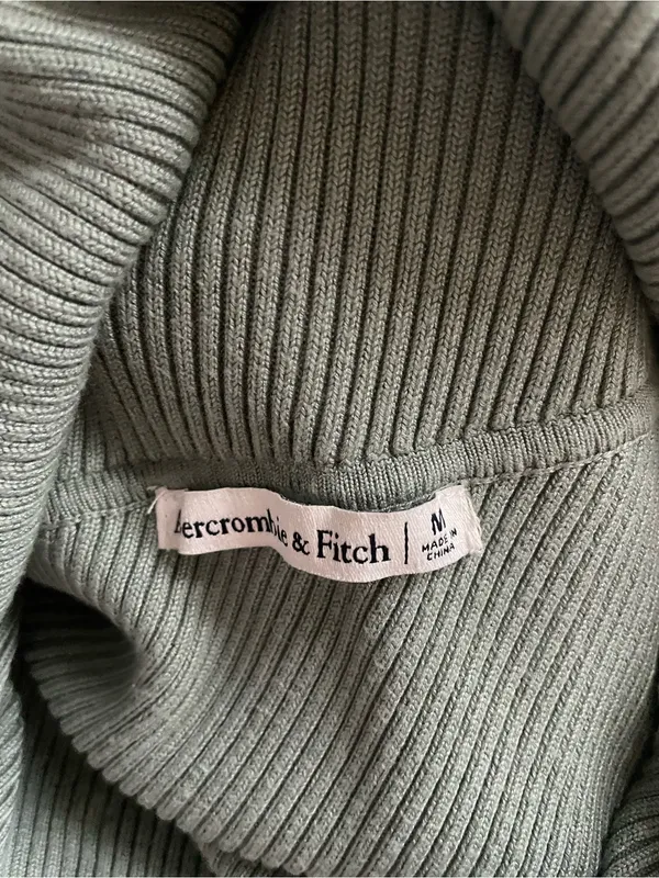 Abercrombie Asymmetrical Twist Top Sweater Green Size Medium - Image 6