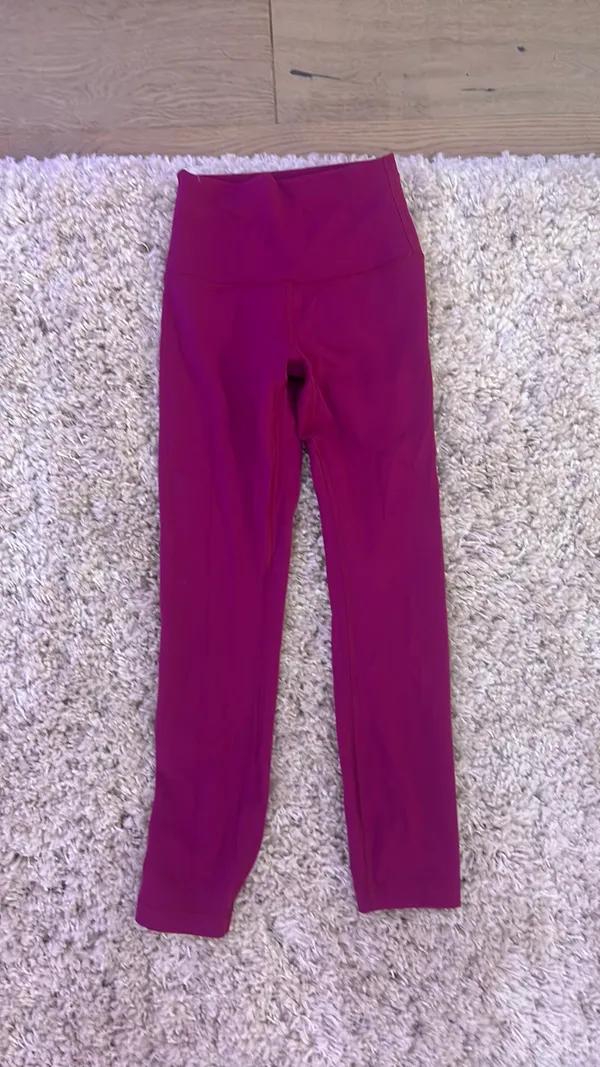 Women’s Lululemon Leggings size 2, 25’’ - Image 3