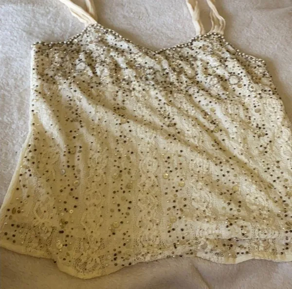 Ann Taylor Embroidered Top. - Image 2