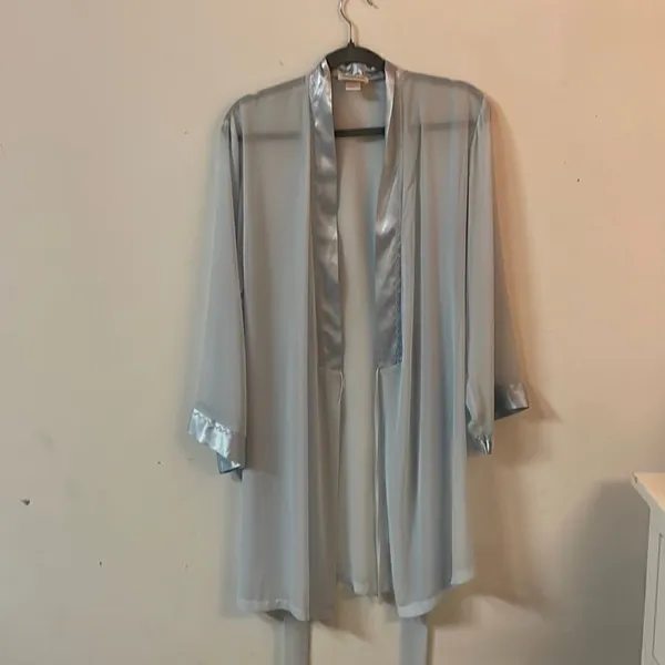 Vintage sheer satin baby blue robe large / extra large - Image 2