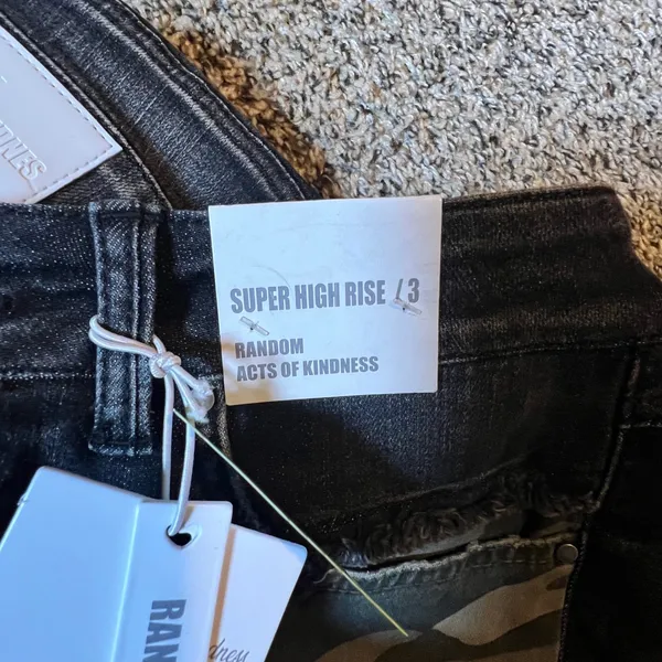 Random Acts of Kindness Women Super High Rise Camo Skinny Jean‎ Sz 3 NWT J22457A - Image 5