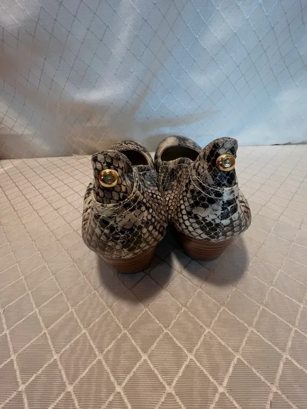 Guess: light natural synthetic print wedge pump size 8m - Image 5