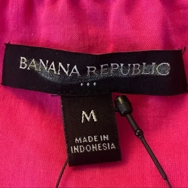 BANANA REPUBLIC FACTORY bright pink eyelet peplum top in size Medium. NWT - Image 6