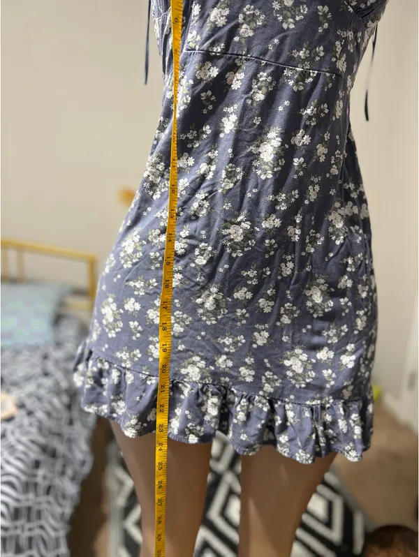 Hollister Blue floral mini dress with adjustable straps and ruffled hem #holidaydress - Image 5