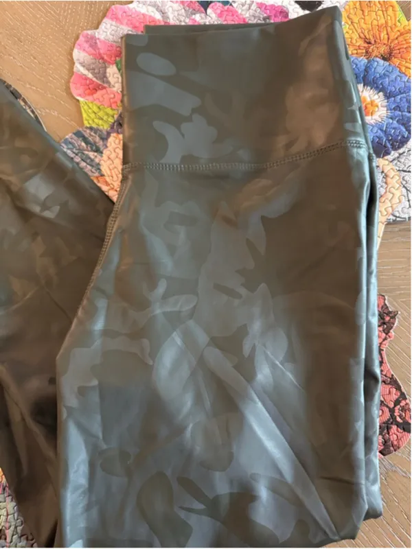Women's Large Green Camouflage Leggings - Image 2