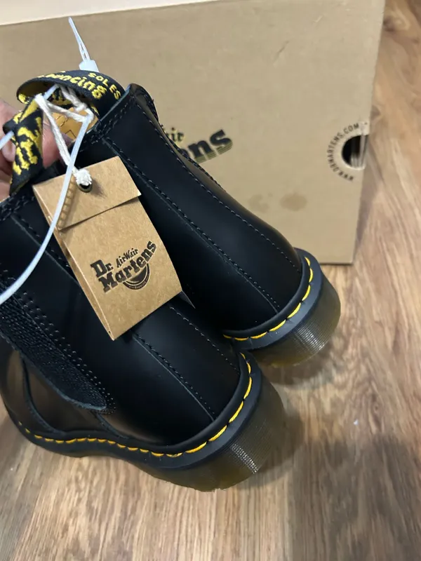 DR MARTENS 2976 black leather Chelsea ankle boots booties shoes women’s 8 new - Image 5