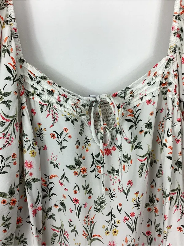 Old Navy Floral Smocked Back Puff Sleeve Size 3X - Image 4