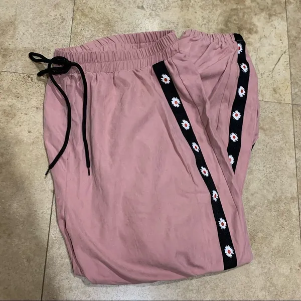 Shein Tee & Daisy Jogger Set • size XL - Image 3