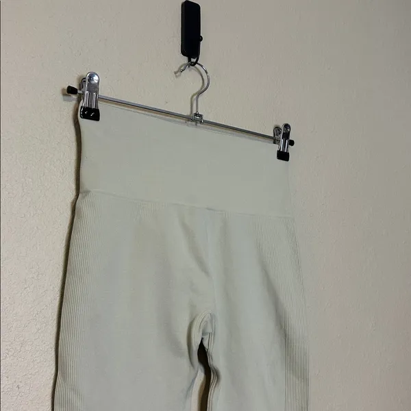 Set‎ Active SculptFlex Leggings in Dune Size Medium - Image 5