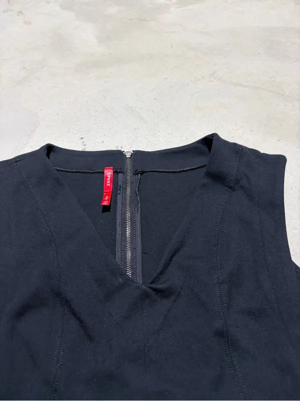 Spanx Black the perfect Sleeveless V-Neck Women's Top small - Image 5