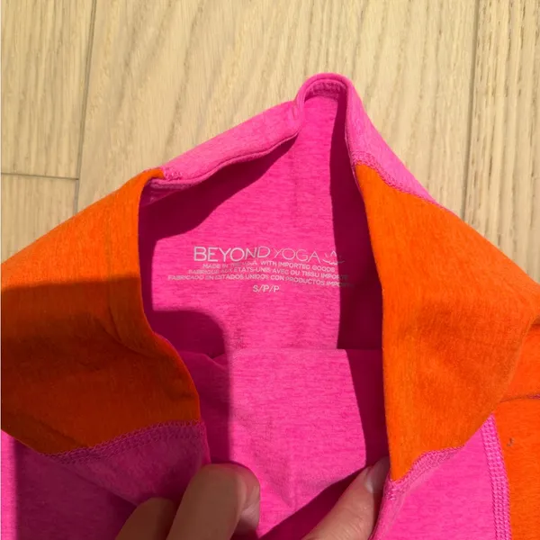 Beyond Yoga Bright Pink and Orange Leggings - Image 2