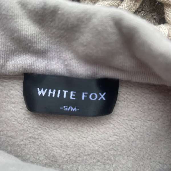White Fox Set - Sweatshirt Size S/M and Sweatpants Size Small - Image 4