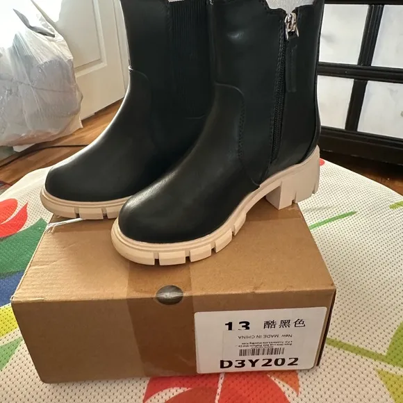 Black boots girls grunge style cute casual white soles size 13 - Image 3
