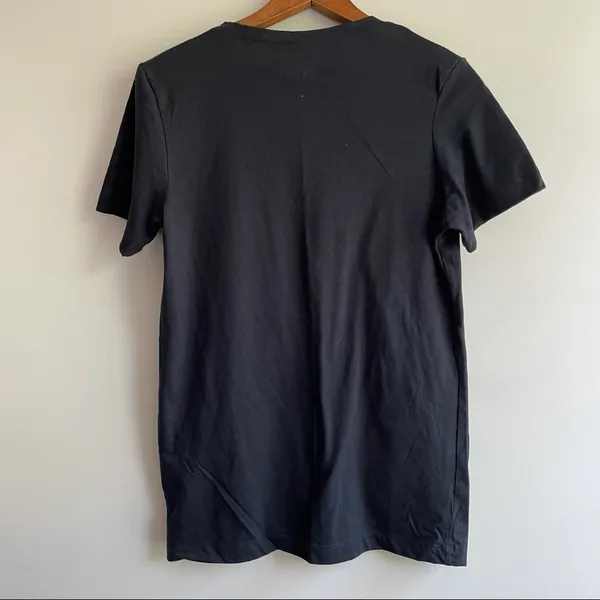 Under Armour flag v-neck shirt size medium - Image 4