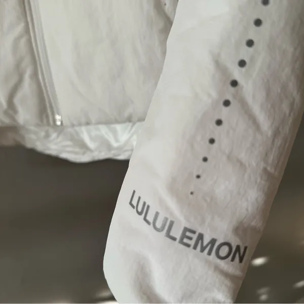 Lululemon Another Mile Puffer Hooded Jacket White Size 4 NWT - Image 8
