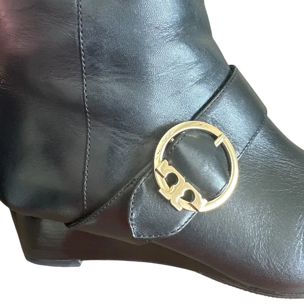 Tory Burch Moto Wrap Wedge Riding Boots Black Leather Gold Logo Size 8 - Image 10