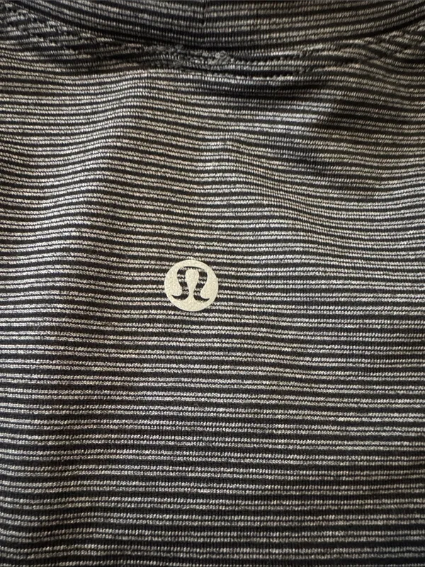 Lulu lemon 🍋 Striped Gray swiftly T-Shirt with 'ENERGY CREATES ENERGY' Hem - Image 4