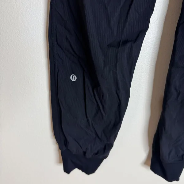 Lululemon Jogger Pants Women's Beyond the Studio Seersucker black size 4 gym - Image 7