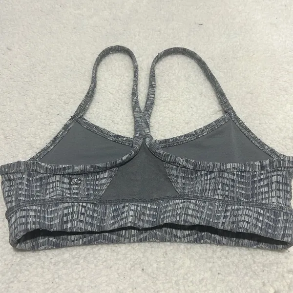 Lululemon sport bra gray/white size 2 - Image 3