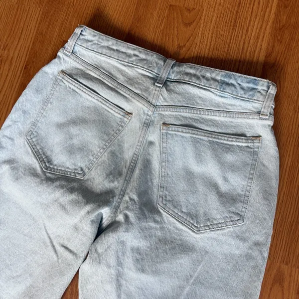 Abercrombie & Fitch Curve Love High Rise 90s Relaxed Jean Size 30 - Image 4