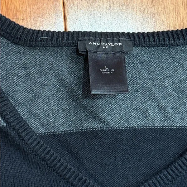 Ann Taylor Women’s‎ Charcoal and Black Striped Sweater size L - Image 2