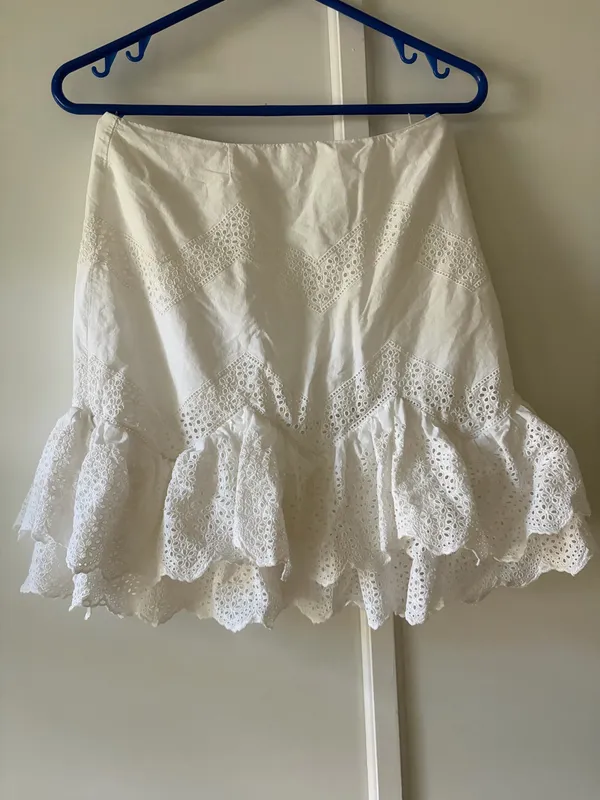 White Eyelet H&M Mini Skirt - Image 4