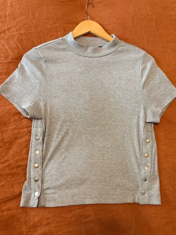 We The Free Free People Heather Gray Mock Neck Short-Sleeve Top w/Statement Side Buttons EUC - Image 2