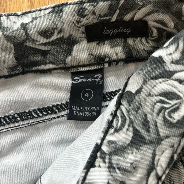 Seven7 Black White Floral Rose Print‎ Skinny Jeans Women's Size 4 Stretch Denim - Image 4