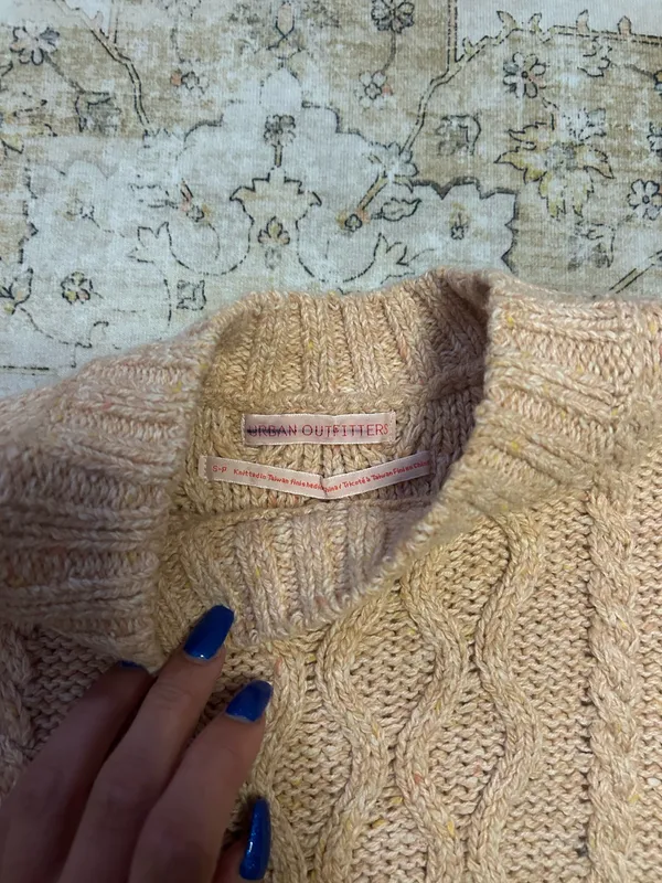 Urban Outfitters Sweater Cropped - Image 5
