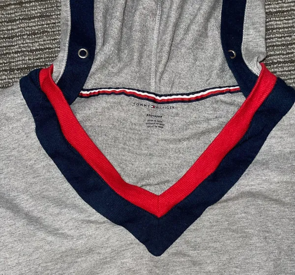 Tommy Hilfiger Gray Cropped Hoodie - Image 3