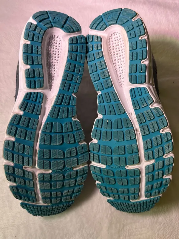New Balance Gray and Teal Athletic Sneakers - Image 8