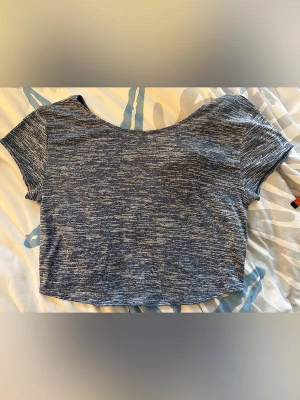 Hollister Blue Heathered Scoop Neck Cropped Split Back Tee NWT - Image 2