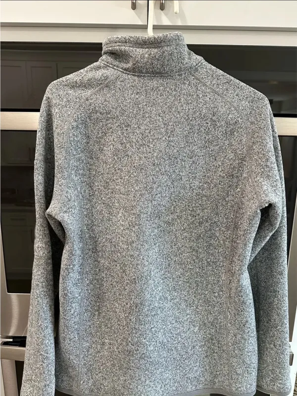 Patagonia women’s Light Gray Fleece Half-Zip Pullover - Image 3