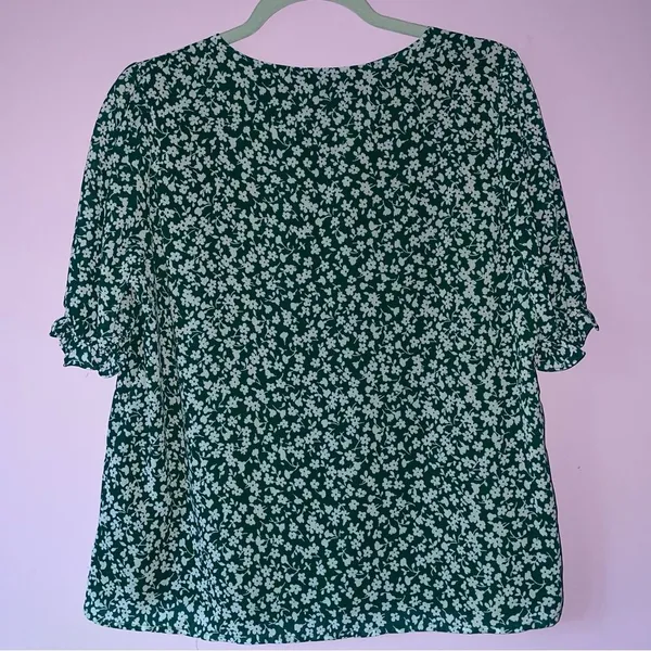 J. Crew Size M Green Ditsy Floral Top Short Sleeve Blouse - Image 6