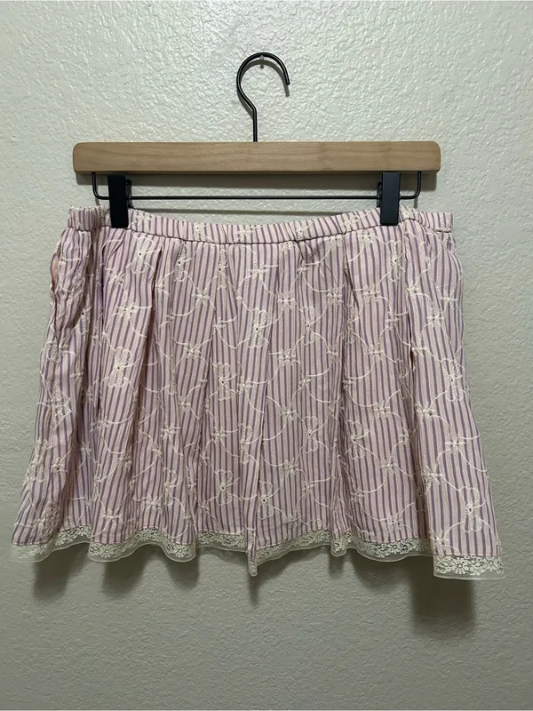 🌸 Bailey Rose Striped Embroidered Lace Mini Skirt M NWOT - Image 3
